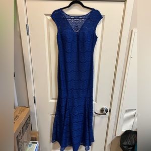 Nightway Mermaid Floor Length Sleeveless Gown Lace Electric Blue Lace - size 10
